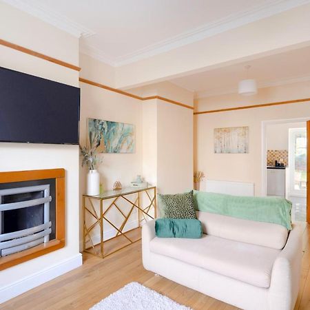 Stylish House In Wimbledon Villa London Exteriör bild