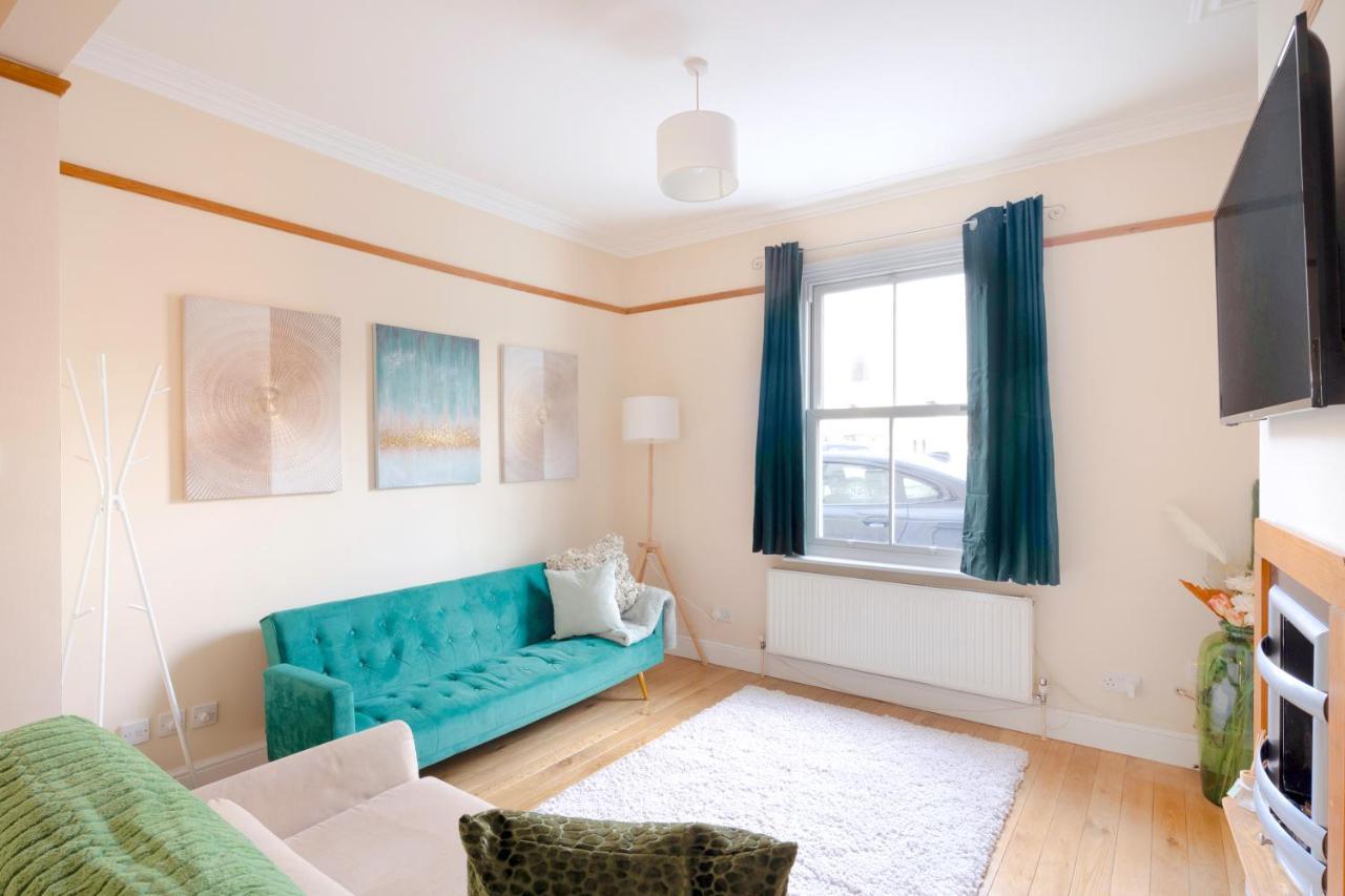 Stylish House In Wimbledon Villa London Exteriör bild