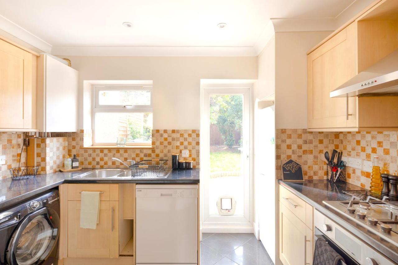 Stylish House In Wimbledon Villa London Exteriör bild