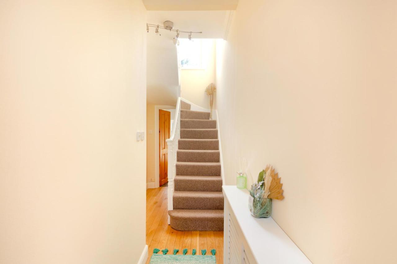 Stylish House In Wimbledon Villa London Exteriör bild
